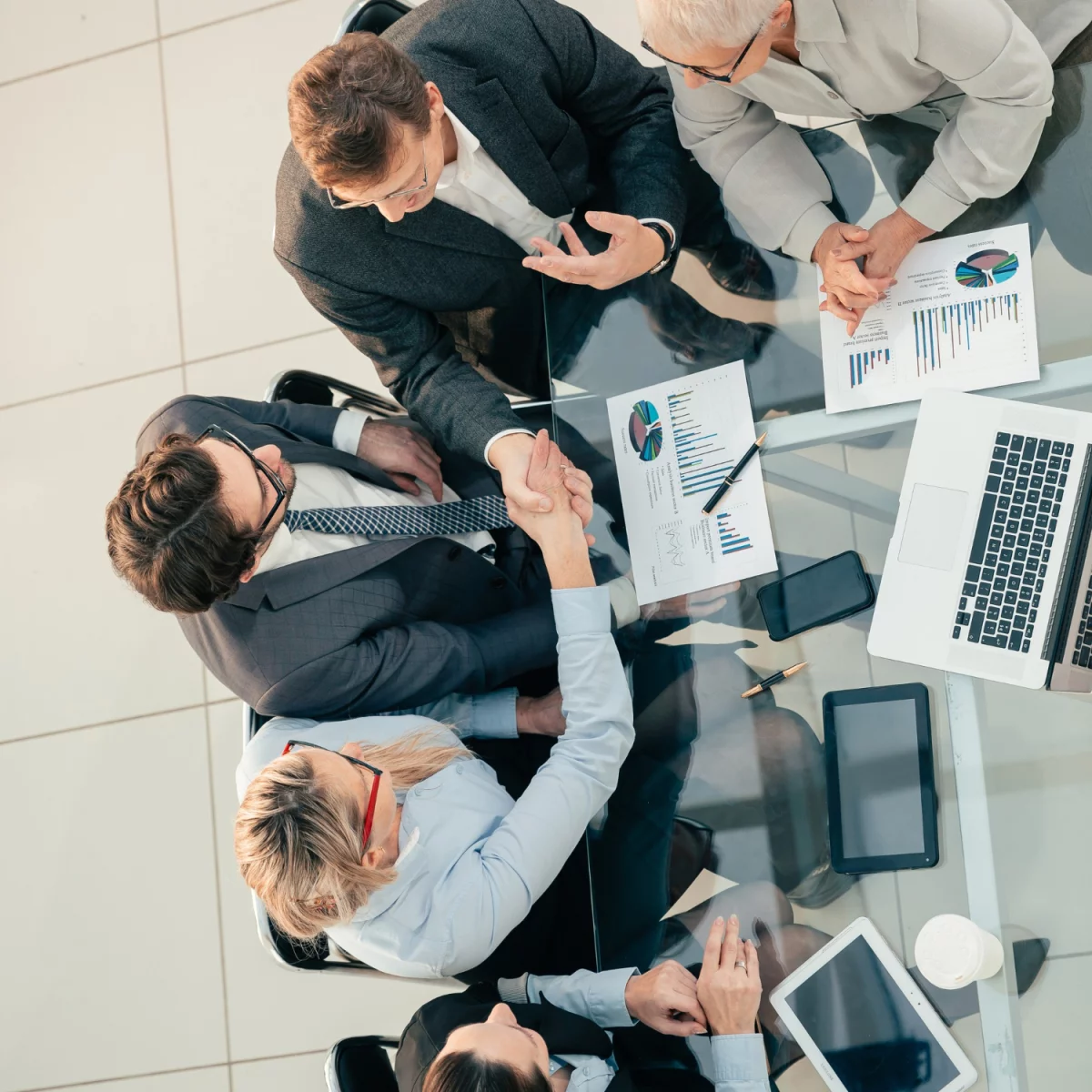 Top 10 aplikacji do tworzenia muzyki i podcastów na telefonie: które wybrać i dlaczego